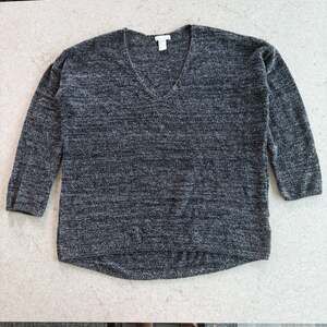 H&M Conscious Black and White Marled V-Neck Hi-Low Sweater